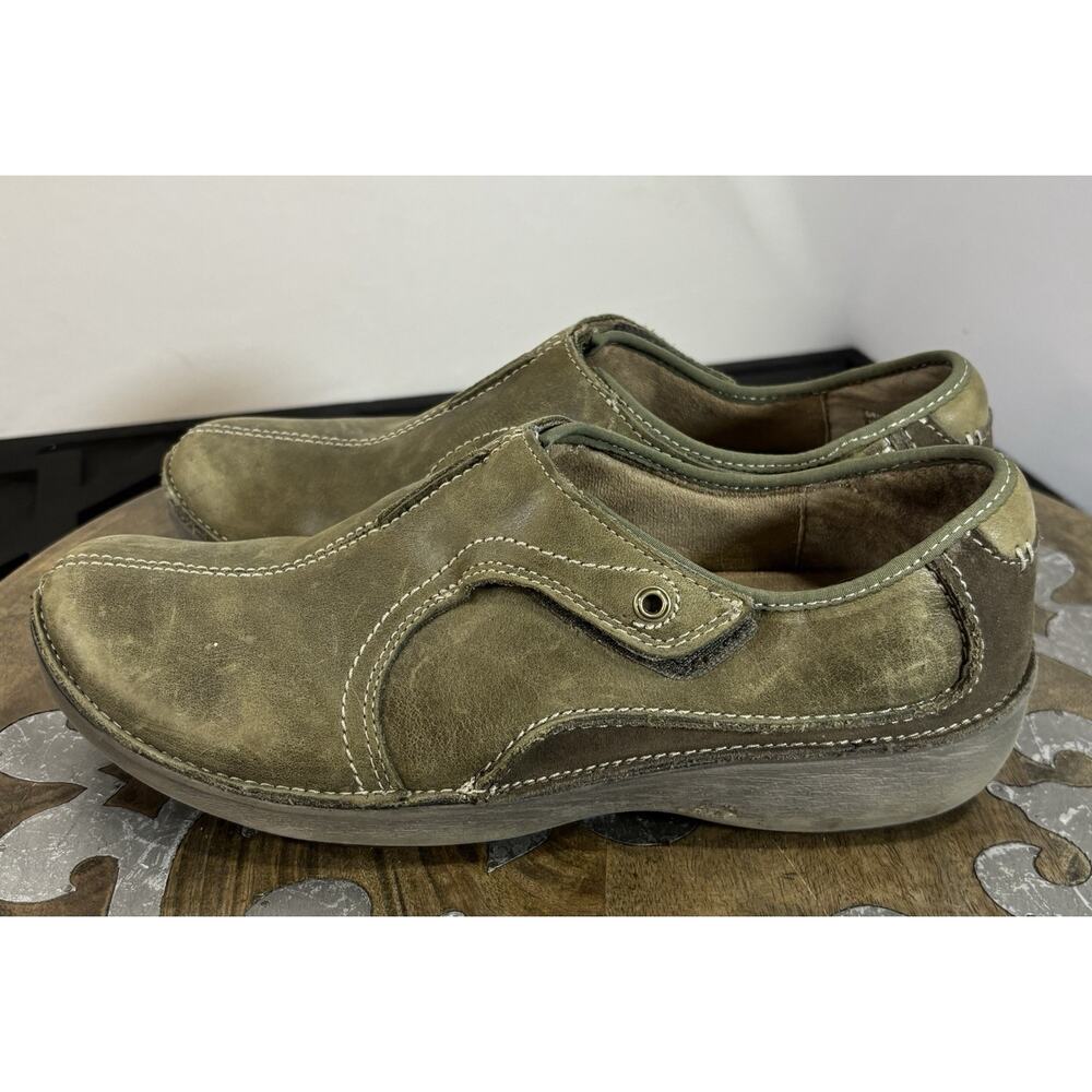 Women's Clarks Wave Walk Casual‎ Slip On Loafers Shoes Size 9.5 Olive Leather